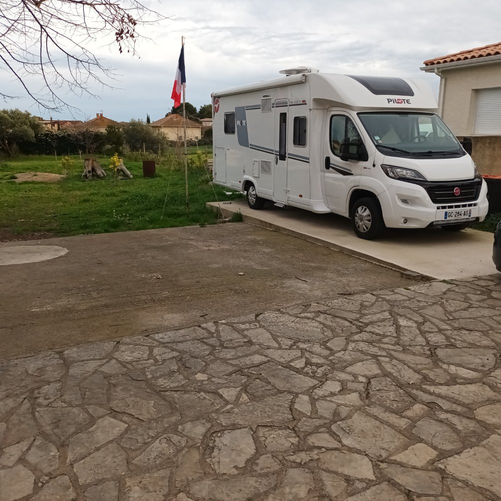 Aire camping-car  Servian (34290) - Photo 2